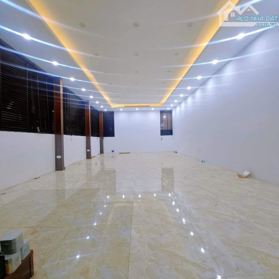 Tòa nhà mặt phố Âu Cơ 7 tầng đẹp nhất phố, văn phòng