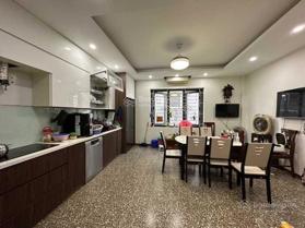 Bán nhà mặt phố trung tâm Cầu Giấy - Ô tô tránh - Vỉa hè