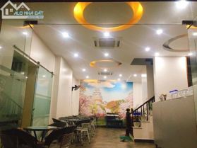 Bán gấp nhà mặt đường Cổ Nhuế 145 m2 5 tầng kinh doanh đỉnh