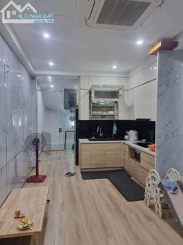 Mặt phố Vip Hoàng Công Chất kinh doanh sầm uất 5 tầng