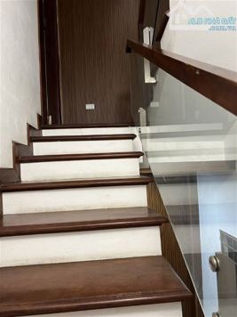 Bán nhà 5 tầng mặt phố Lê Văn Hiến - kinh doanh - 28m2