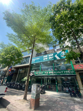 Bán nhà mặt phố khu Ô Chợ Dừa. Vị trí đẹp - mặt tiền rộng