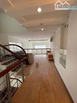 Bán nhà mặt phố Mễ Trì Thượng lô góc ô tô kinh doanh