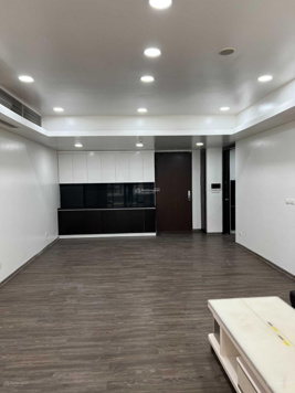 Chính chủ bán căn hộ 144m2, 2 + 1PN, cửa Bắc, ban công Nam