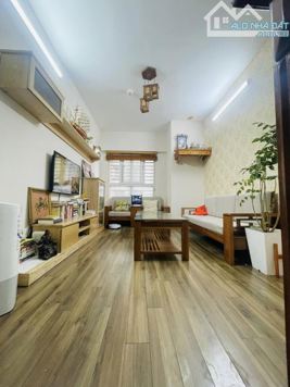 Bán căn hộ chung cư, lô góc 3 ngủ, Thái Hà Đống Đa, Dt 106m2