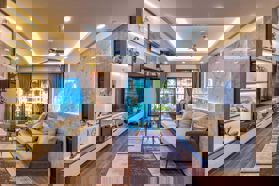 Gia đình bán căn chung cư MD Complex, DT 147m2, Full đồ 3PN