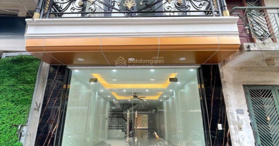Bán nhà mới kinh koong, thang máy xịn, tại Tạ Quang Bửu - LH: 0903419566