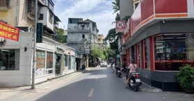 Bán đất Ba Đình , đường Văn Cao , 1 nhà ra ô tô tránh nhau , gần phố chính , trước đất rộng thoáng