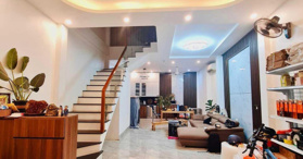 Đẳng cấp! Biệt thự mặt ngõ Nguyễn Chí Thanh, gara, ngõ thông, KD, 2 thoáng, 105m2*5T, mt 5m