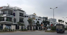 Bán biệt thự Ngoại Giao Đoàn dãy BT1, BT2 mặt đường đôi Đỗ Nhuận. DT 362m2, KD đỉnh. Giá 355 tr/m2