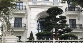 Bán BT Bằng Lăng 1500m2, xây dựng lớn, hoàn thiện đẹp, sau nhà ngã ba sông rộng, LH: 0857157888