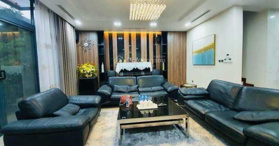 Bán căn hộ tập thể Nguyên Hồng, DTSD 150 m2, có 3 PN, 2 WC nội thất đẹp, tầng 2, giá 3,8 tỷ