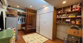 Bán căn hộ tập thể tầng 3 DT 40m nhà đẹp xịn đủ đồ có sân thoáng ngõ ô tô phố Hoàng Ngọc Phách