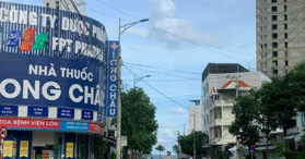 Bán nhà 3 tầng đẹp sát đường Điện Biên Phủ và sát chợ cách biển 200m - LH: 0979085486 