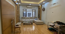 Bán nhà phân lô oto tránh thông Thái Hà, Đống Đa. DT 42m2x4T đẹp. Gara oto. Cực hiếm. Giá 10.6 tỷ.