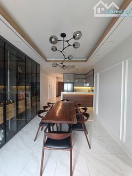 Bán nhanh căn hộ 94m2, 2PN, 2WC, sổ đỏ trao tay, full nội thất view Hồ Tây