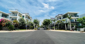 Bán gấp BTĐL Q7, HCM, DT 17.4x20m, XD hầm 3 lầu - LH: 0901294946