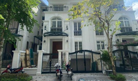 Cho thuê BT VÕ CHÍ CÔNG - XUÂN LA, 130m2 đất, XD:80m2 x 4T, MT:7m, 1hầm - LH: 0829398638 