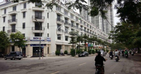 Cho thuê tòa nhà liền kề 5 tầng DT 120m2, có thang máy, mặt phố Xuân La - LH: 0985295958