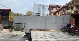 Bán nhà mặt phố Lạc Long Quân: 390m2, MT: 12m, 1 tầng, giá: 158 tỷ - LH: 0888999766