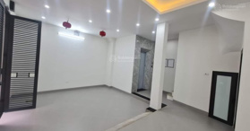 Bán chung cư mini phố Chùa Láng, quận Đống Đa, 9 phòng khép kín, thang máy, dòng tiền 6,68%/năm