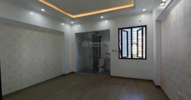 Cho thuê nhà riêng tại Văn Cao, diện tích 75m2x7T, có TM, giá cho thuê 30tr/tháng. LH: 0982987227