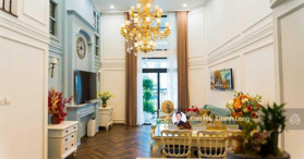 Tôi chính chủ bán gấp căn hộ duplex 190m2 4PN, 3WC tại Royal City giá chỉ nhỉnh 9tỷ. LH 0375122388