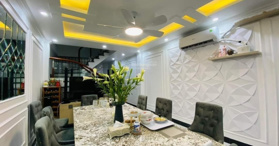 7,6 tỷ. Ở - Cho thuê - VP. Tòa nhà 95m2 x 9m x 5T x 6 phòng lớn. Đường 5m. Mặt ngõ 196 - Lai Xá