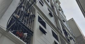 Chính chủ bán tòa nhà 10 tầng có 40 phòng cho thuê 1 tháng lãi 140tr - sát đường phân lô 120m2 16tỷ