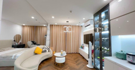 Chính chủ cho thuê căn hộ 2 phòng view hồ, nội thất cực sang Vinhomes Gia Lâm - LH: 0358285588