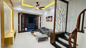 Mới coong - nhà đẹp gần phố Giáp Bát - Hoàng Mai.Full nội thất DT 35m2x5 tầng mặt tiền 4m, giá 4,4