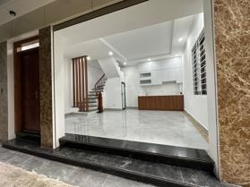 Chính chủ bán lô góc 30m2 xây mới 5 tầng 2 mặt ngõ xe 3 gác đỗ cửa ở 96 Đê La Thành giá nhỉnh 5 tỷ