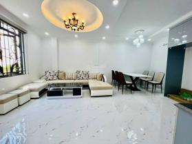 Nhà mới 41m2 + 4,5 tầng full nội thất tại Phố Trạm - giá: 5,6tỷ