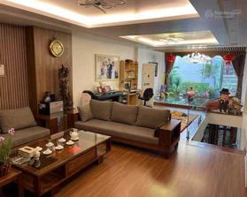 Nhỉnh 7 tỷ. Lô Góc, Ngõ 279 Đội Cấn, Ba đình, 50m2, 5 tầng, kinh doanh tốt.