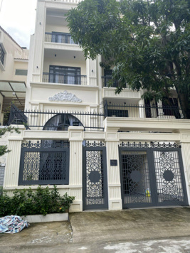 Biệt thự khu Lam Sơn phường 6 Quận Bình Thạnh. DT 12x20m kết cấu 4 lầu giá bán 25tỷ thương lượng