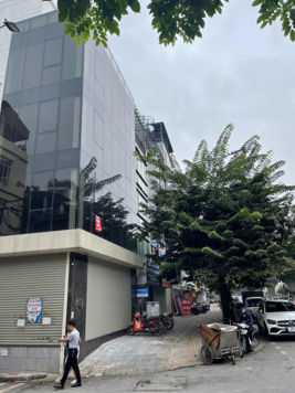 Bán Nhà 2T lô góc mặt phố Đê La Thành to  DT 74m - LH: 0903445088