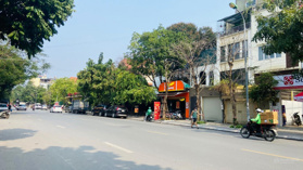 Bán nhà mặt phố Hạ Yên Quyết, Cầu Giấy DT 400m2 - LH:0974642129