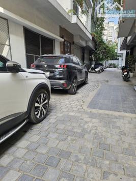 Bán nhà mặt phố Lê Văn Lương, Cầu Giấy, DT 100m2 - LH: 0902205979