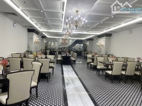 Bán nhà mặt phố Lạc Long Quân, Tây Hồ, DT 260m2 -  LH: 0911896383