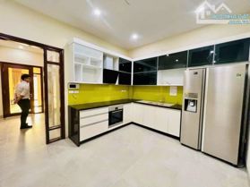 Bán nhà mặt phố Yên Hoa, Tây Hồ, DT 142m2 - LH: 0966936928