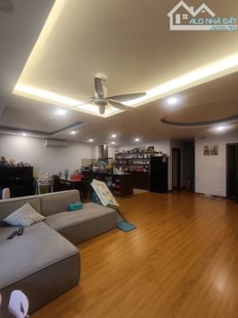 Bán nhà mặt phố Từ Hoa, Tây Hồ, DT 142m2 - LH: 0966936928