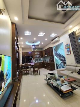 Bán nhà mặt phố Đặng Thai Mai, Tây Hồ, DT 68m2 - LH: 0824959222