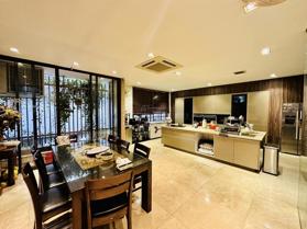 Bán biệt thự sân vườn phố Thành Công, Ba Đình, DT: 170m2x5T, MT: 9m - LH: 0965014391