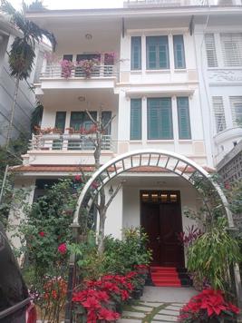 Bán biệt thự sân vườn Cống Vị, Ba Đình, DT: 150m2, MT: 9m - LH: 0974891815