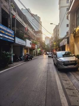 Bán nhà mặt phố Kim Mã Thượng, Ba Đình, DT: 82m2 - LH: 0978579991