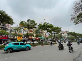 Bán nhà 5 tầng mặt phố Đào Tấn, Ba Đình, DT: 105m2 - LH: 0966841333