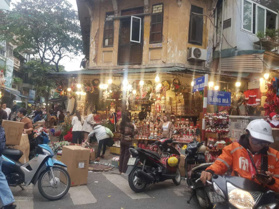 Bán nhà mặt phố cổ KD sầm uất Hàng Mã 80 m2 - LH: 0989857919