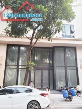Bán Nhà Mặt Phố Hàng Giấy, Hoàn Kiếm, DT 200m2 - LH: 0961961556