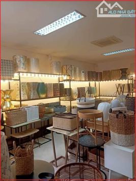 Bán nhà mặt phố Y.E.C Xanh, Hai Bà Trưng, DT 155m2 - LH: 0986950865
