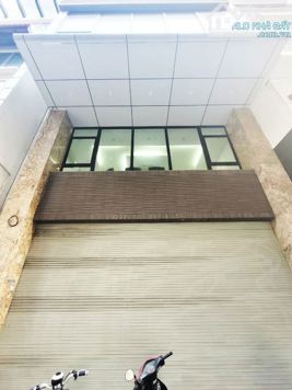 Bán nhà mặt phố Nguyên Hồng, Ba Đình, DT 104m2 - LH: 0902279519